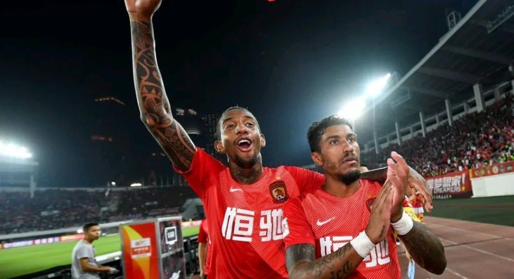萧初然没理会她，因为她自己此时也是一脸懵逼的状态。